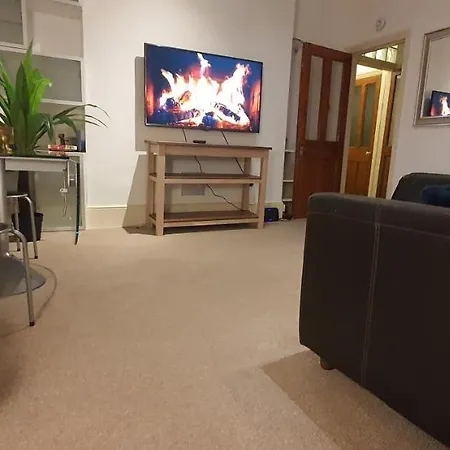 Walk To London Bridge En Suite Apartment With Kitchen